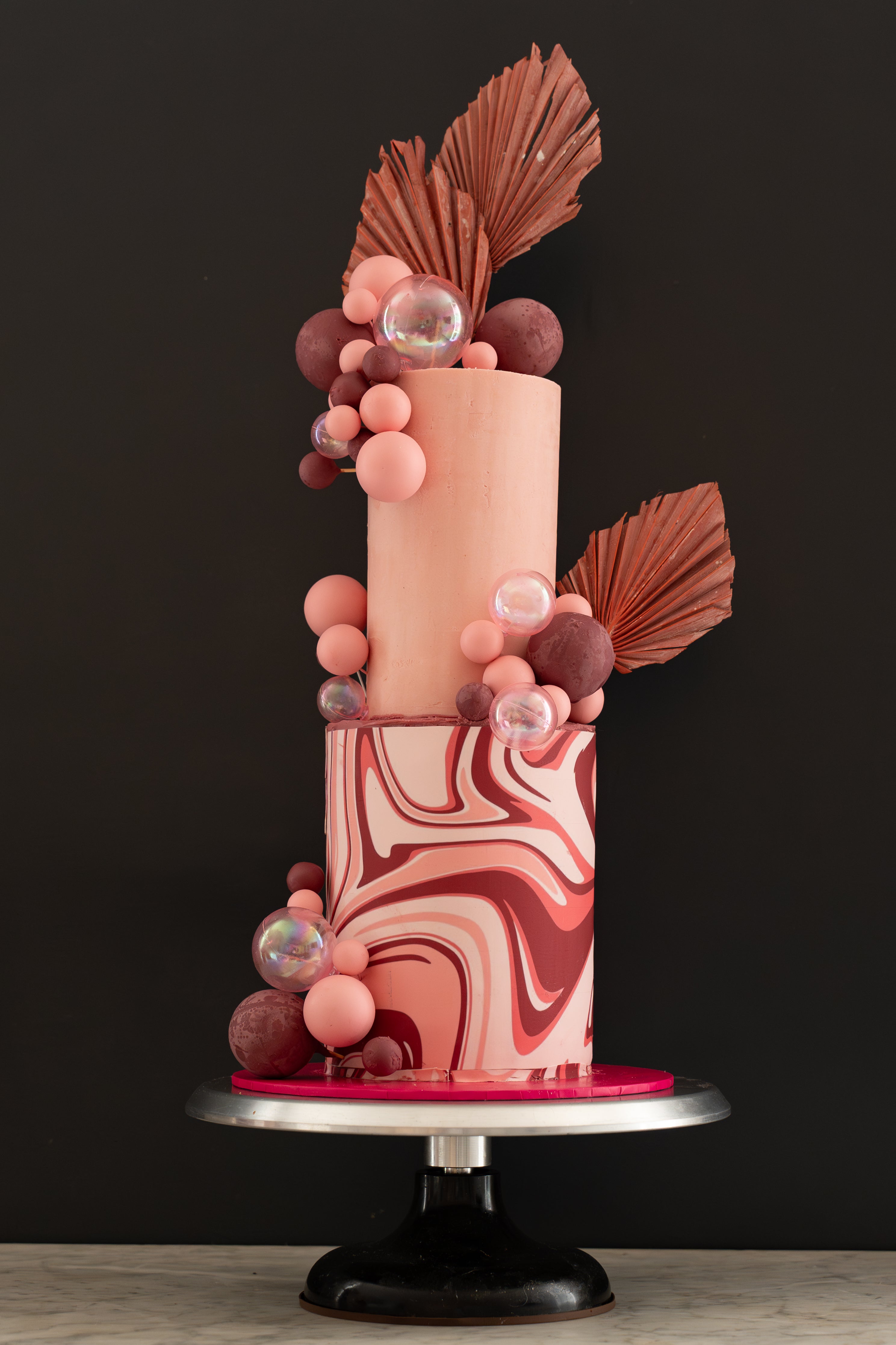 layer cake 2 étages, gâteau créatif, savoureux et magnifique pour sublimer vos tables de réception